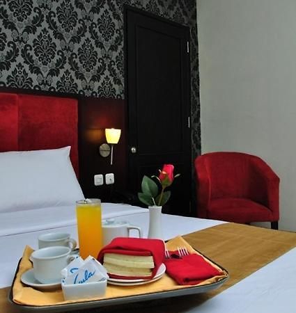 Feodora Airport Hotel Palembang Szoba fotó