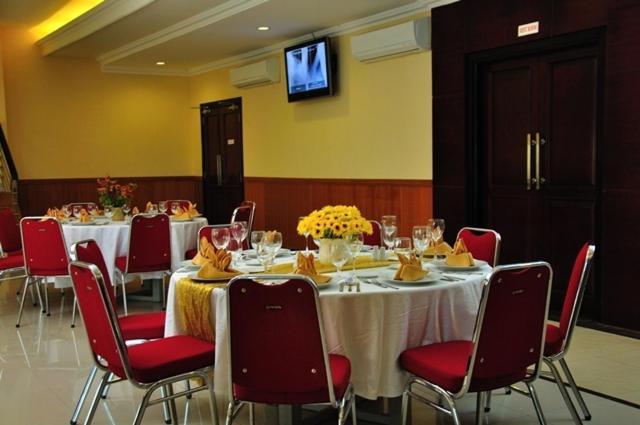 Feodora Airport Hotel Palembang Kültér fotó