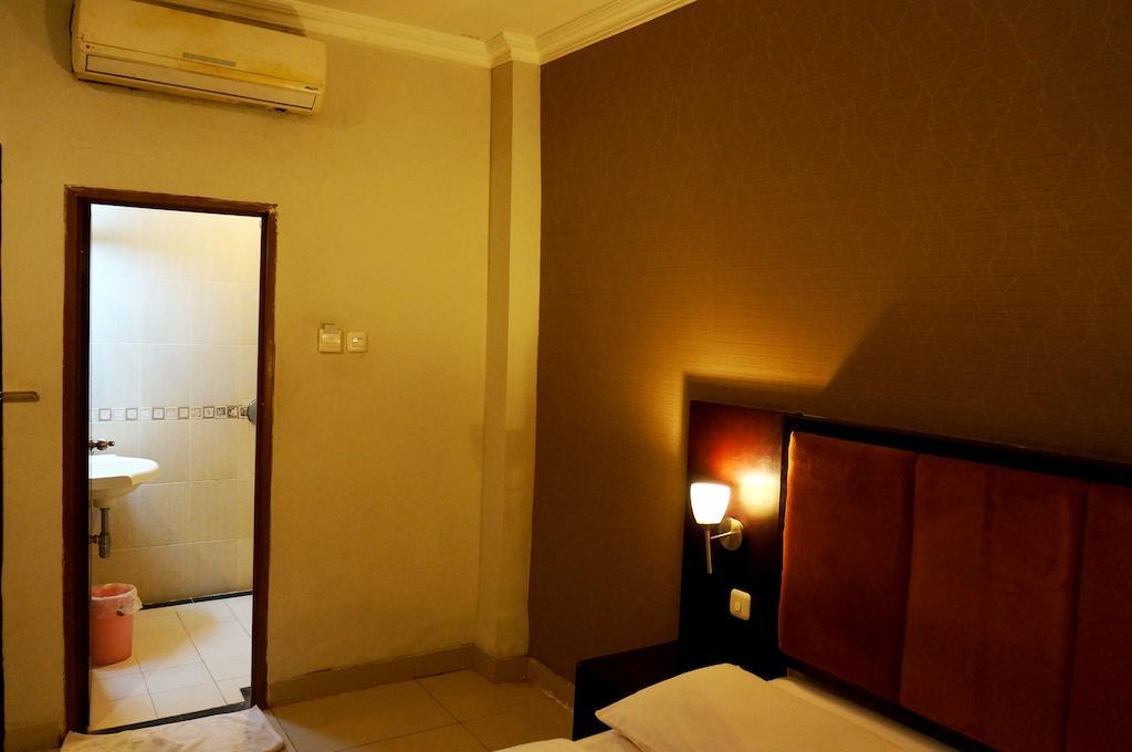 Feodora Airport Hotel Palembang Szoba fotó