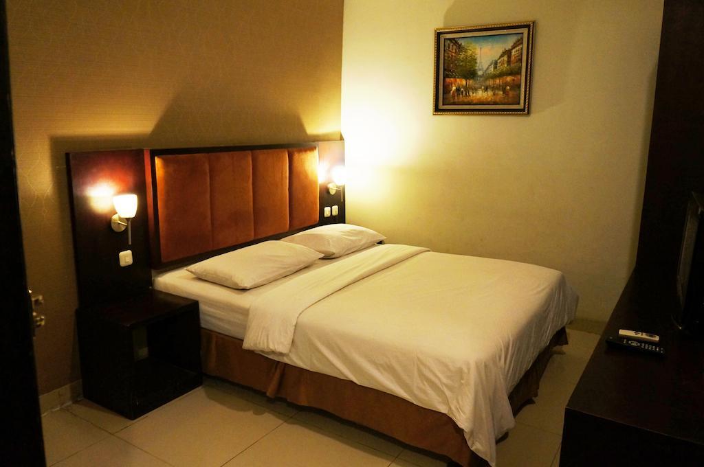 Feodora Airport Hotel Palembang Szoba fotó