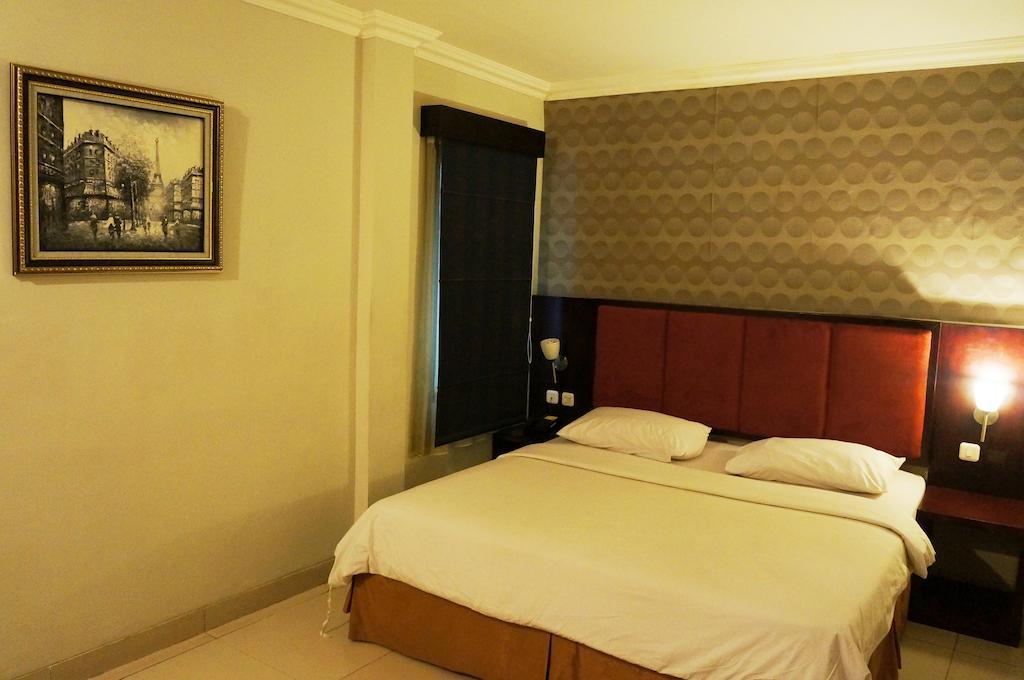 Feodora Airport Hotel Palembang Szoba fotó