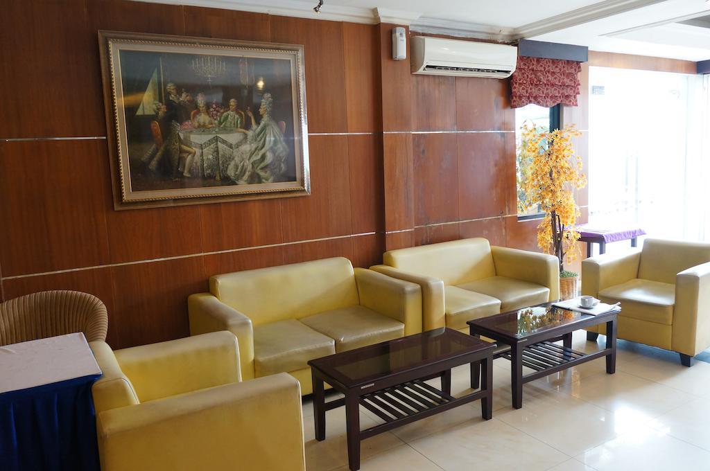 Feodora Airport Hotel Palembang Kültér fotó