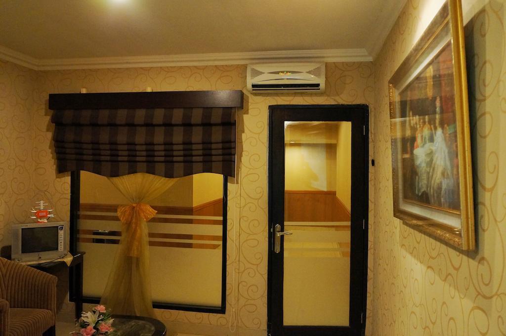 Feodora Airport Hotel Palembang Kültér fotó