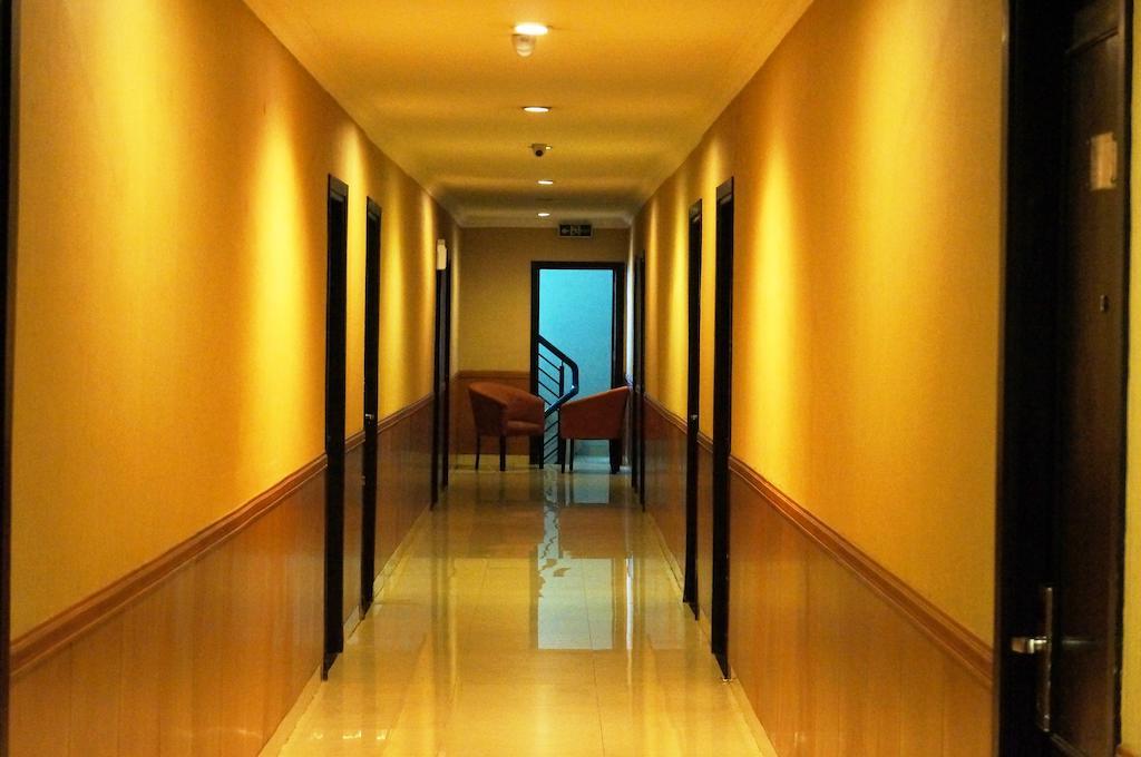 Feodora Airport Hotel Palembang Kültér fotó