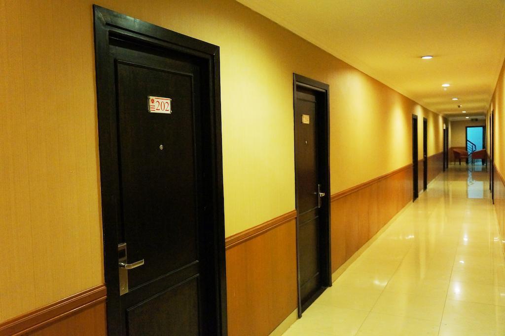 Feodora Airport Hotel Palembang Kültér fotó