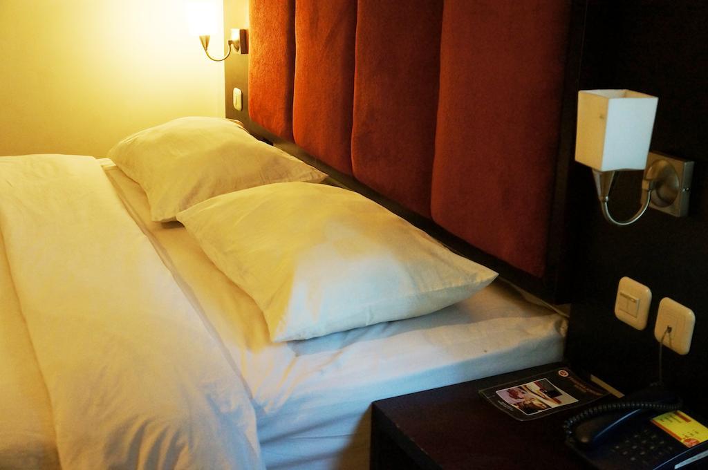 Feodora Airport Hotel Palembang Kültér fotó