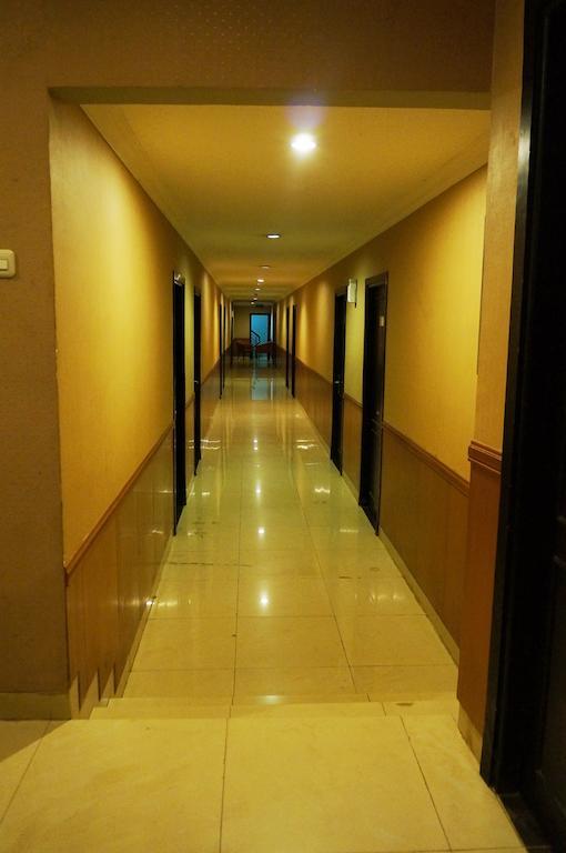 Feodora Airport Hotel Palembang Kültér fotó