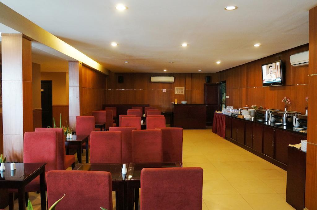 Feodora Airport Hotel Palembang Kültér fotó