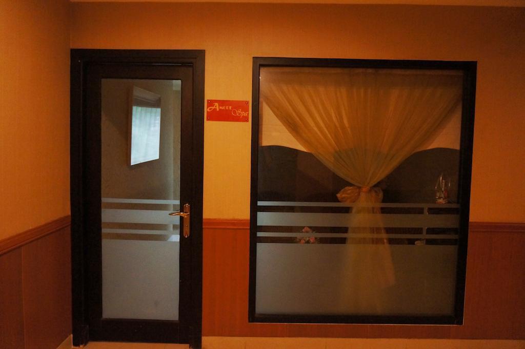 Feodora Airport Hotel Palembang Kültér fotó